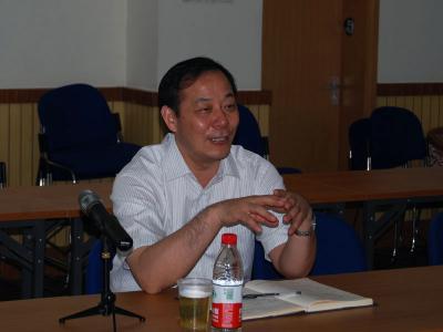 校党委书记杨贤金来材料大学生做爱
调研