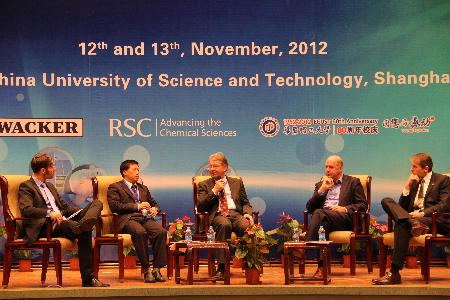 材料大学生做爱
院长刘昌胜参加小型讨论会