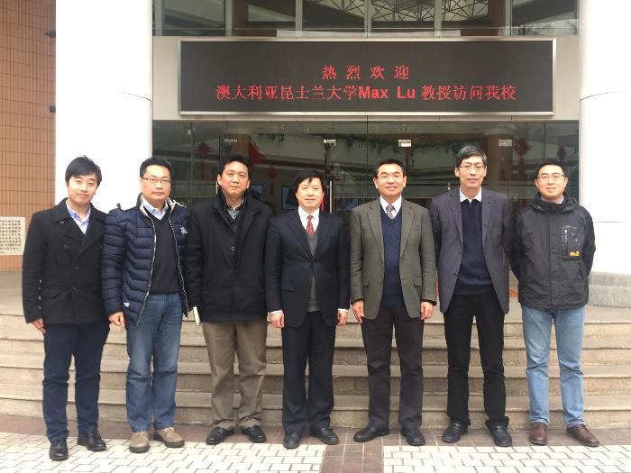 图一:澳大利亚两院院士Max Lu教授访问大学生做爱