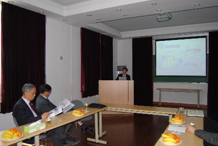 张人为等认真听取材料大学生做爱
院长汇报