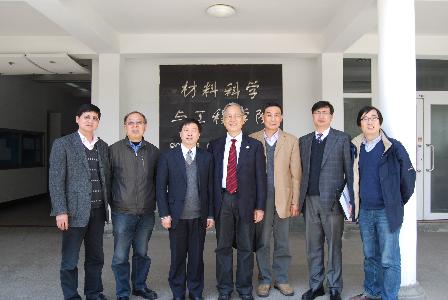 大学生做爱
教师与张人为理事长合影